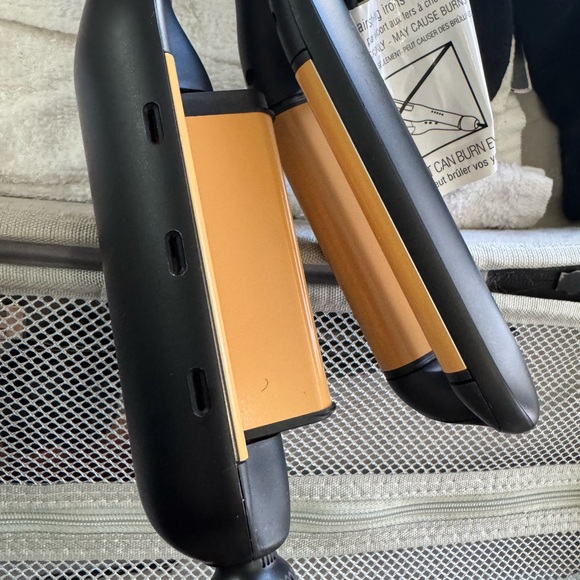 New CHI curl machine does not include the box only the curling iron - Picture 9 of 11